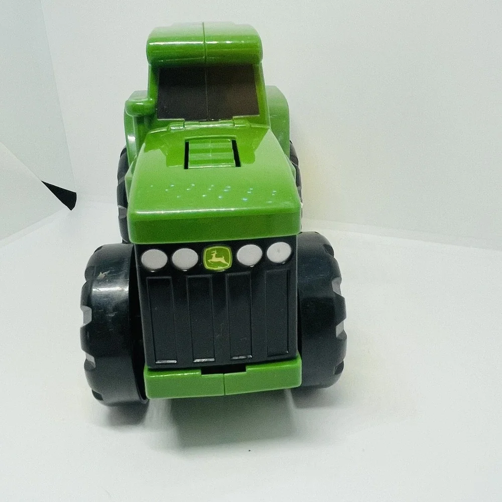 Learning Curve‎ John Deere Green Flashlight Toy Light Sounds Pop Up Hood Rolling
